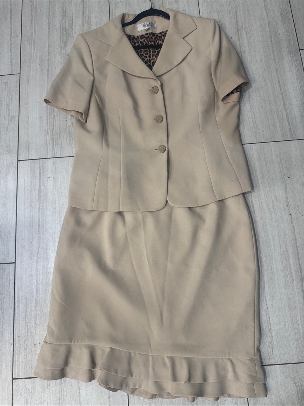 Le Suit Women's Cream Short-Sleeve Blazer with Layered Shell